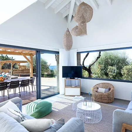 فيلة Cappiciolo Sleeps 10 Pool Air Con Wifi *