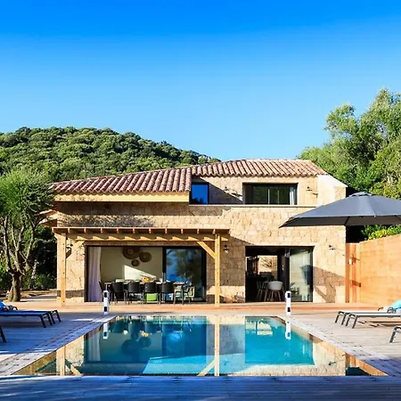 فيلة Cappiciolo Sleeps 10 Pool Air Con Wifi أولميتو
